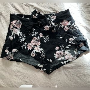 KENDALL & KYLIE flowy shorts
